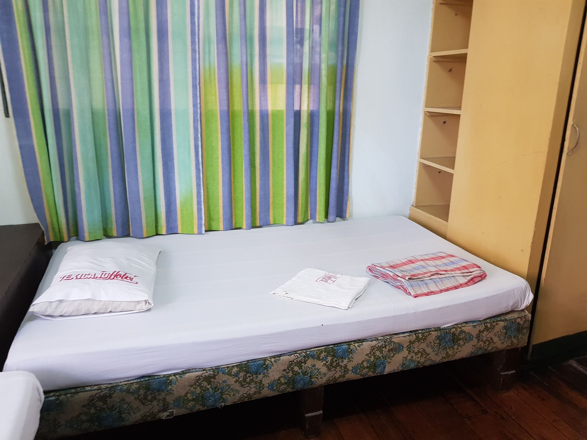 Texicano Hotel Main Laoag Esterno foto