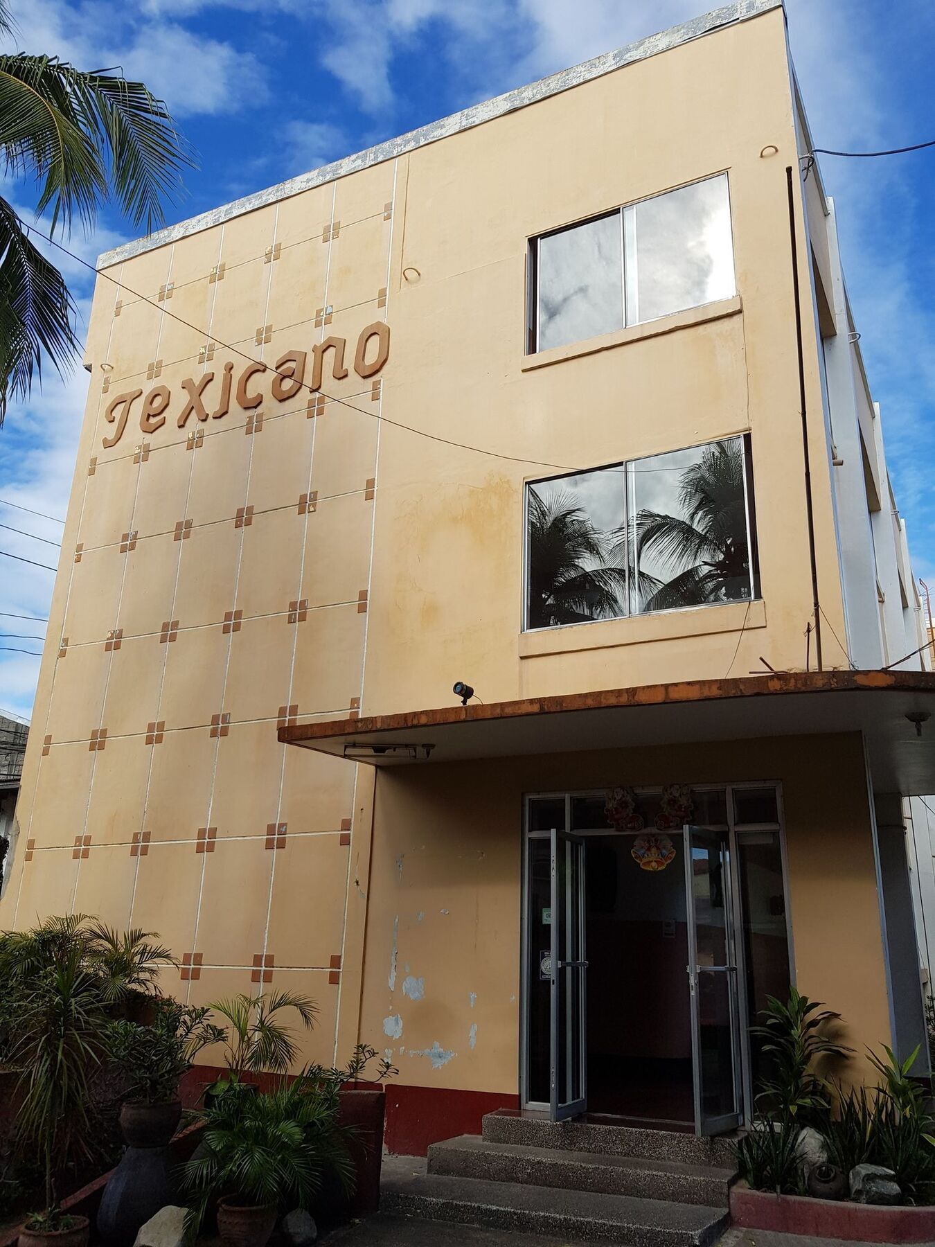 Texicano Hotel Main Laoag Esterno foto